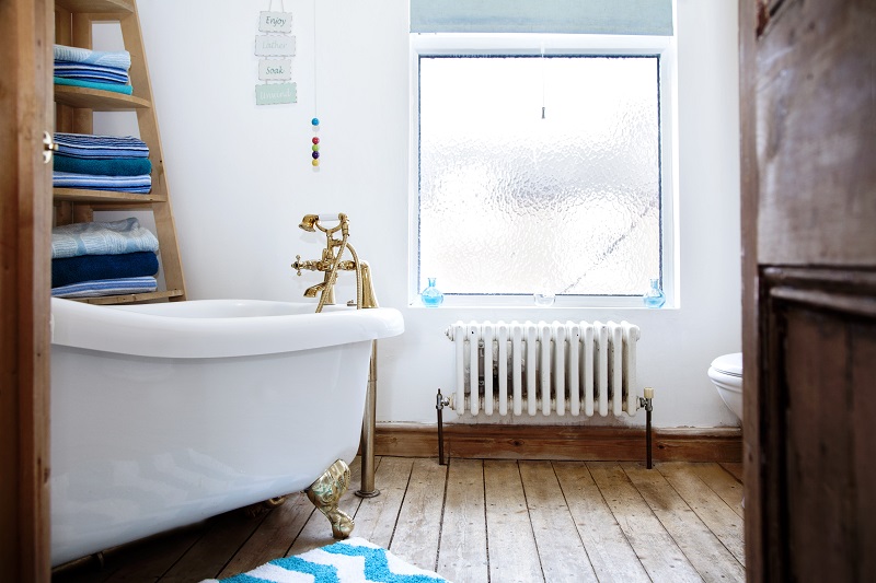 Grzejniki łazienkowe – chrom czy malowanie proszkowe?