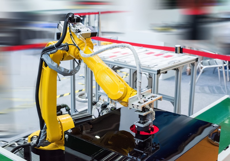 Przyrządy mocujące na obrabiarki CNC wersja automatyczna – do czego służą?