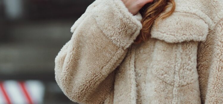 Kurtka zimowa damska – ciepło, styl i wygoda na chłodne dni